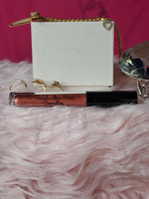 Load image into Gallery viewer, Apricot Delight Lip Shine- round shiny BLK w/Sponge