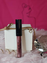 Load image into Gallery viewer, Spicy Plum Lip Shine Round shiny BLK w/Sponge