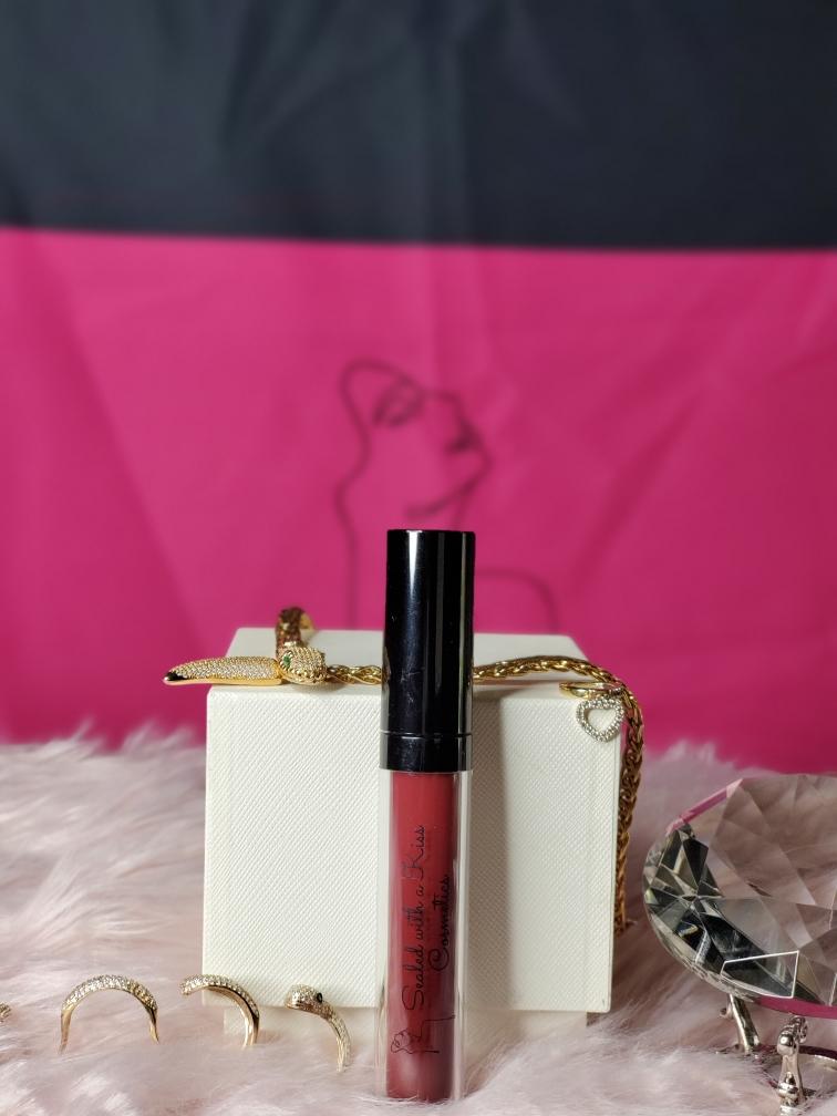 MidNight Mulberry- Liquid Matte Lips w/Sponge