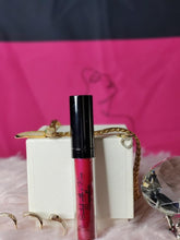 Load image into Gallery viewer, RaspBerry Supreme- Liquid Matte Lips w/Sponge

