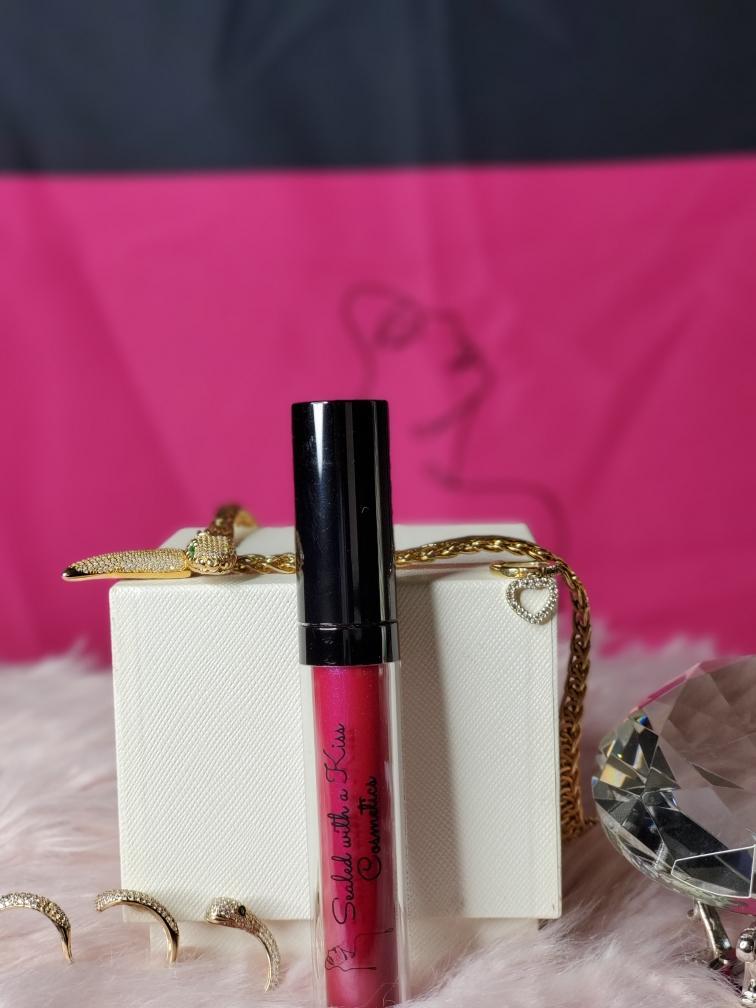 RaspBerry Supreme- Liquid Matte Lips w/Sponge