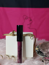 Load image into Gallery viewer, Vixen-  Liquid Matte Lips w/Sponge
